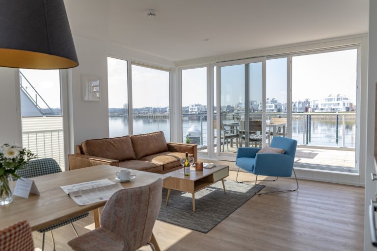 Wohnzimmer im schwimmenden Haus Hygge Olpenitz