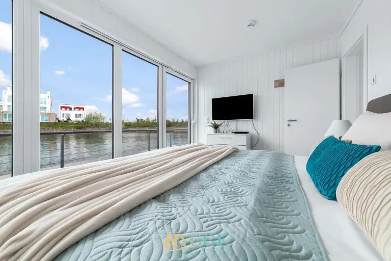 Schwimmendes Haus An Bord 2