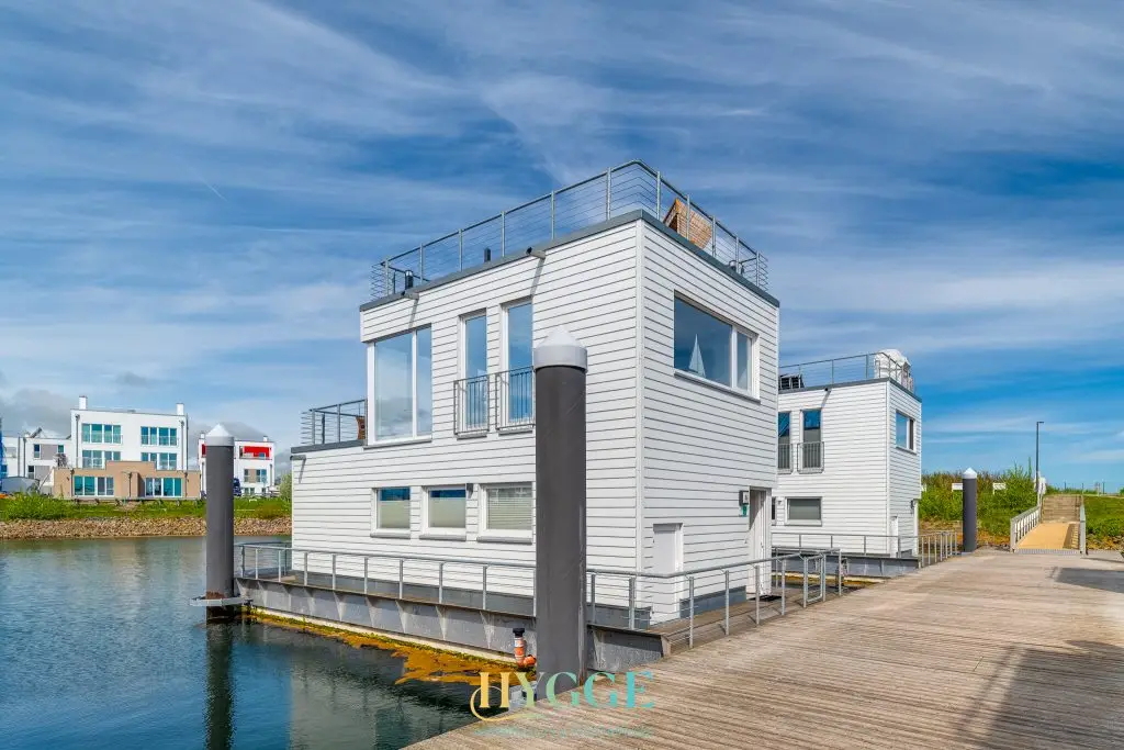 Schwimmendes Haus An Bord 2