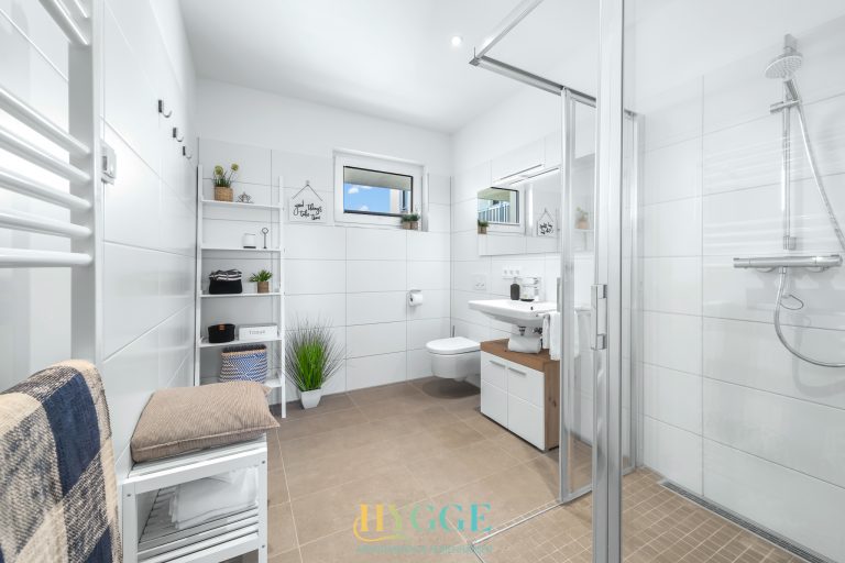 HYGGE_LODGE18_L18_3037_2048_mit_logo